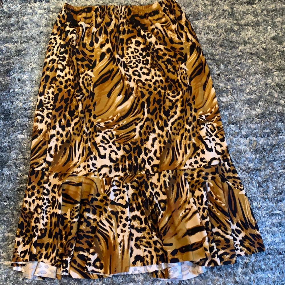 Beautiful leopard skirt 3x